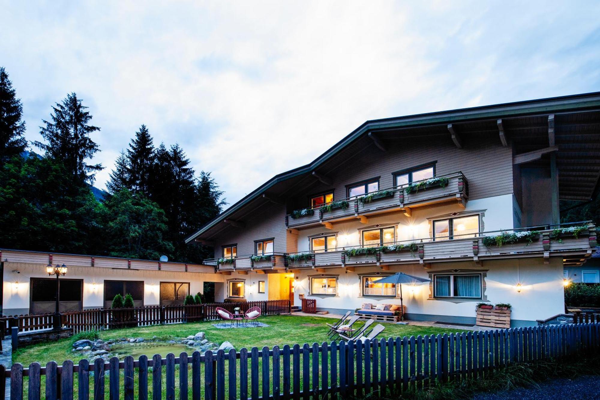 Pinetree Lodge Майрхофен Экстерьер фото
